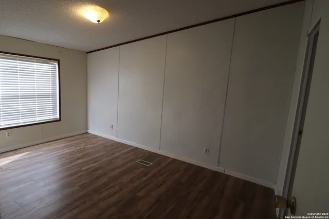 $1,600 | 321 Deer Valley Street, Canyon Lake, TX 78133