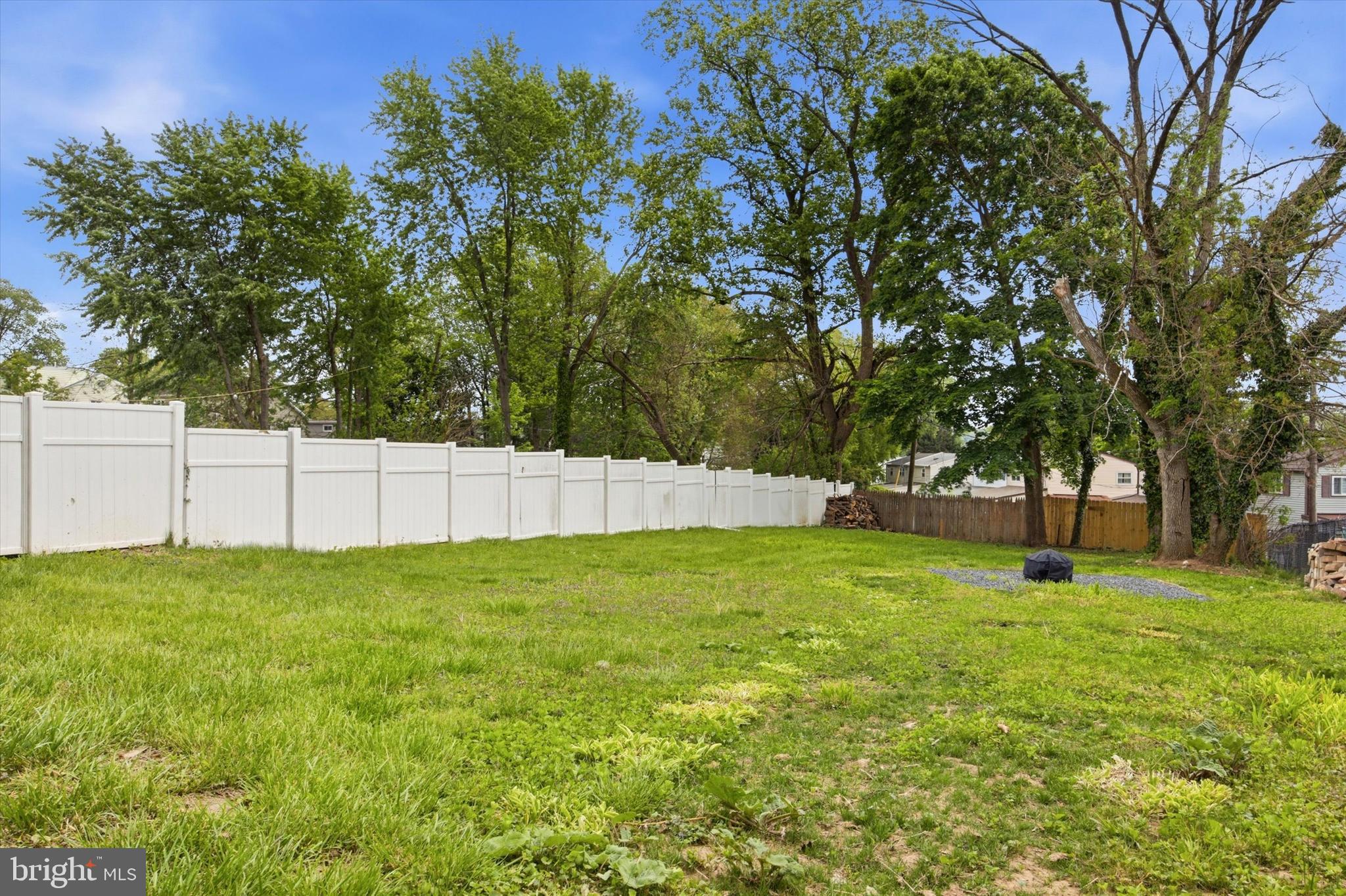 1551 Fitzwatertown Road Willow Grove, PA 19090 - Photo 22 of 40 Large Yard