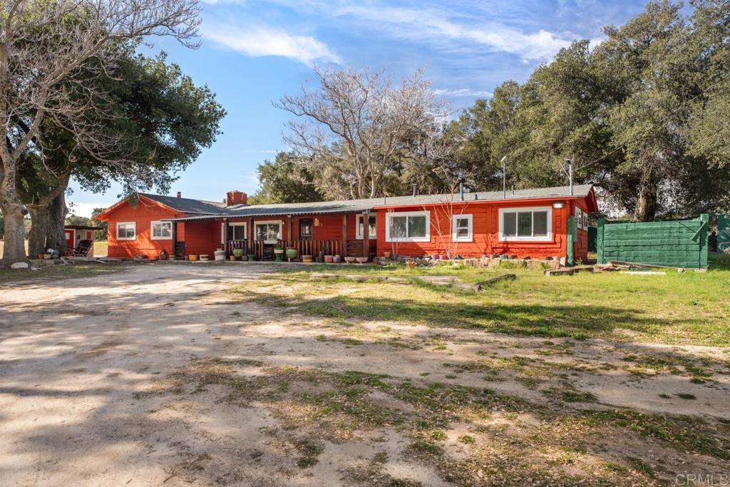 a front view of house with yard