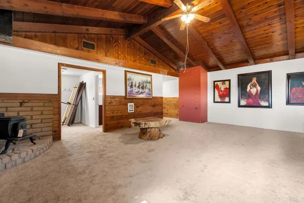 a view of livingroom with furniture