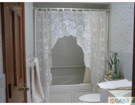 46 George Avenue Edison, NJ 08820 - Photo 6 of 10 Gallery Image 6