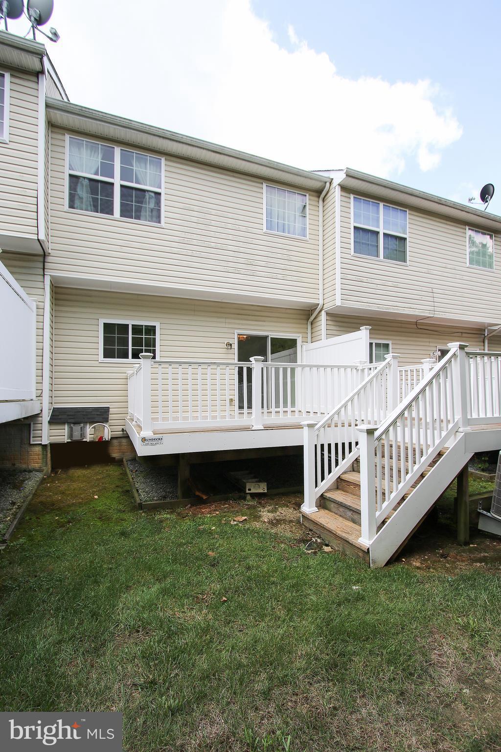 3306 Castle Ridge Circle, Unit 20 Silver Spring, MD 20904 - Photo 22 of 24 Deck