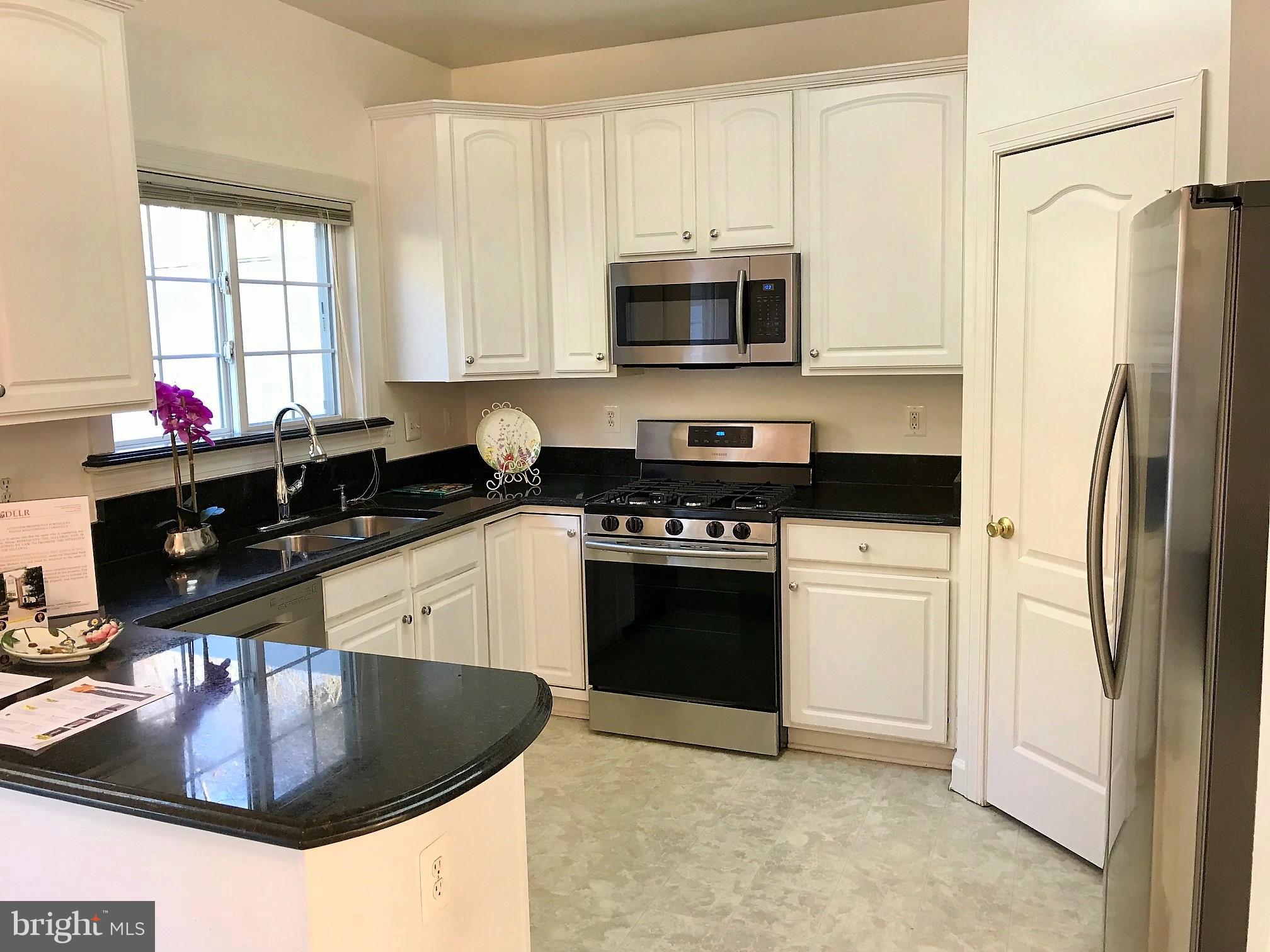 3306 Castle Ridge Circle, Unit 20 Silver Spring, MD 20904 - Photo 8 of 24 Kitchen