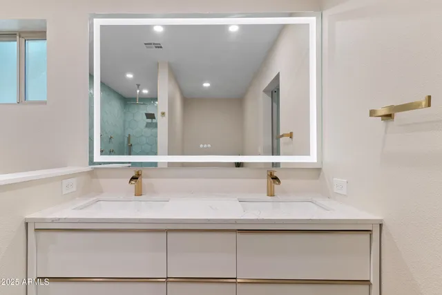 $6,000 | 6802 North 22nd Place, Phoenix, AZ 85016