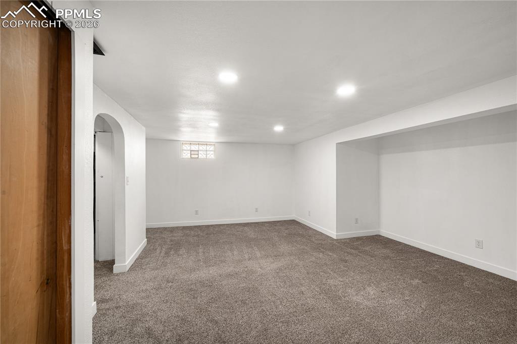 805 West Routt Avenue Pueblo, CO 81004 - Photo 18 of 27 an empty room with windows