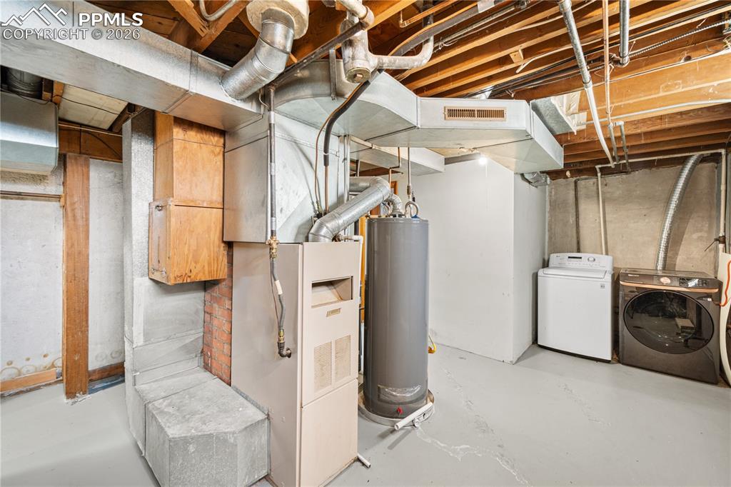805 West Routt Avenue Pueblo, CO 81004 - Photo 21 of 27 a utility room with dryer and washer