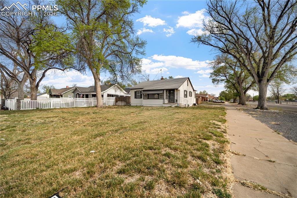 805 West Routt Avenue Pueblo, CO 81004 - Photo 26 of 27 a house view with outdoor space