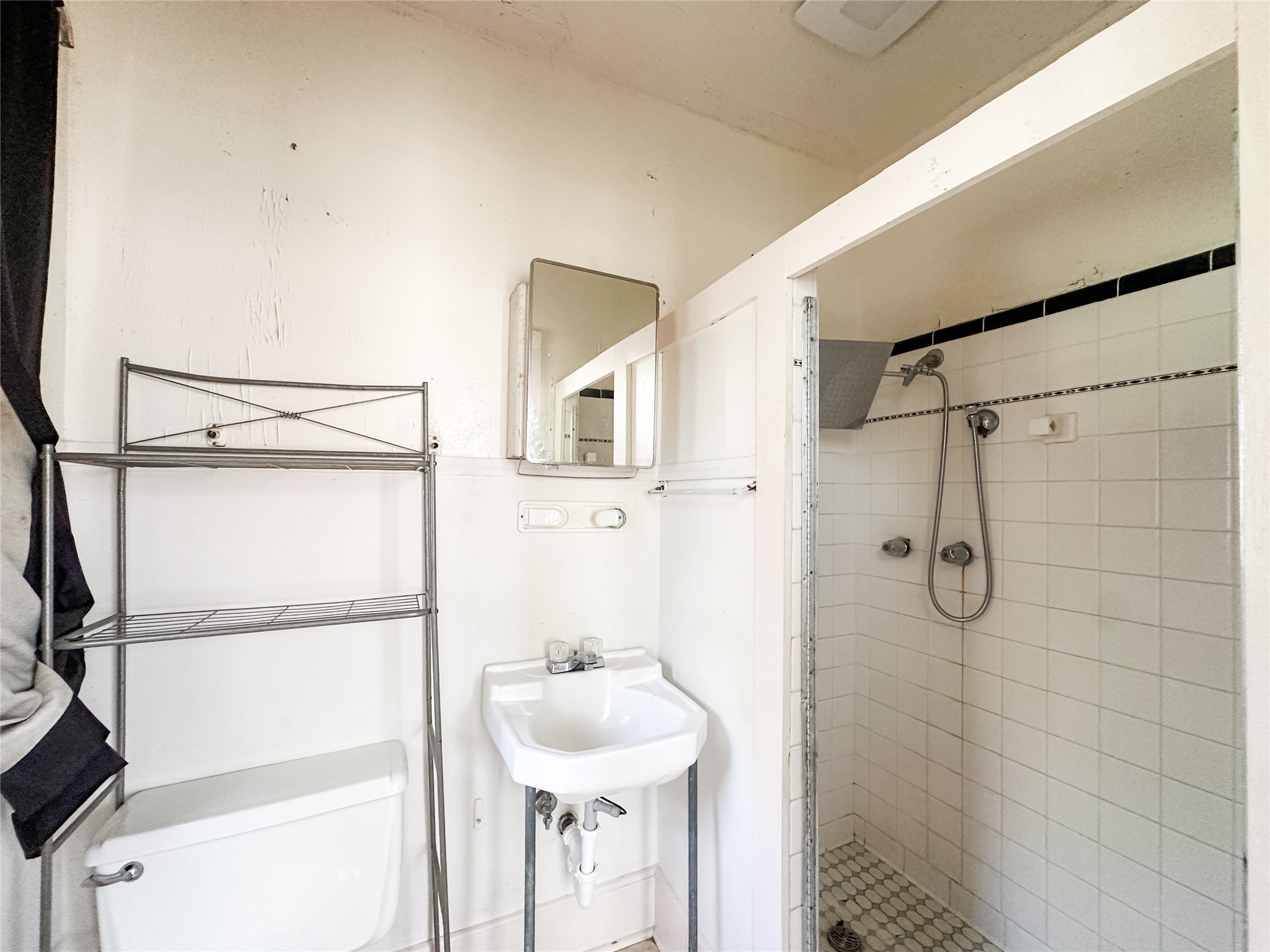 208 8th Street Glidden, TX 78943 - Photo 9 of 20