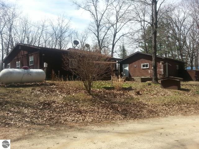 2126 Jefferson Road Harrison, MI 48625 - Photo 4 of 20 1784422-3.JPG