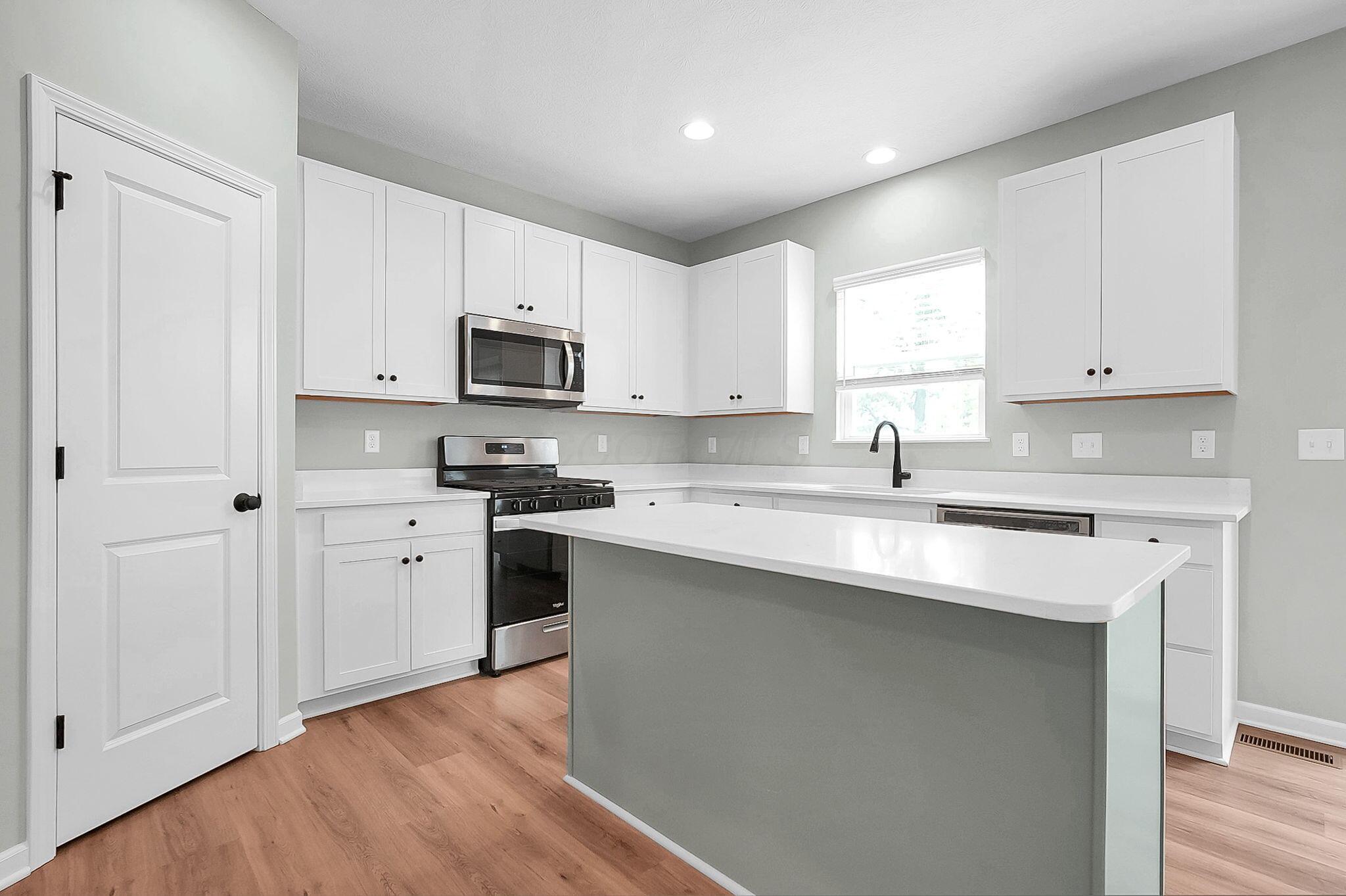 56 Chambers Bay Road Commercial Point, OH 43116 - Photo 6 of 43 Kitchen