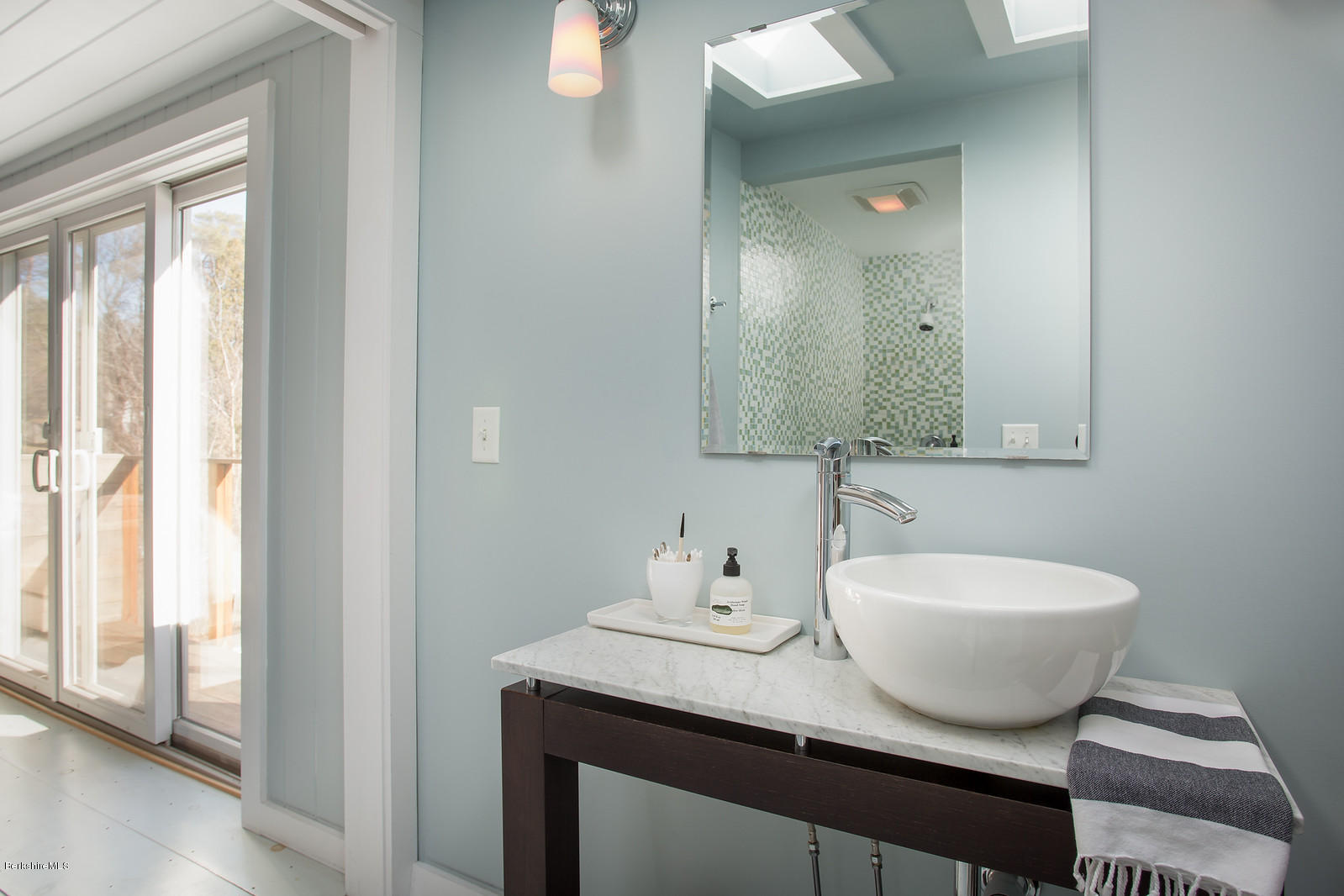 185 Stockbridge Road Lee, MA 01238 - Photo 17 of 23 MASTER BATH