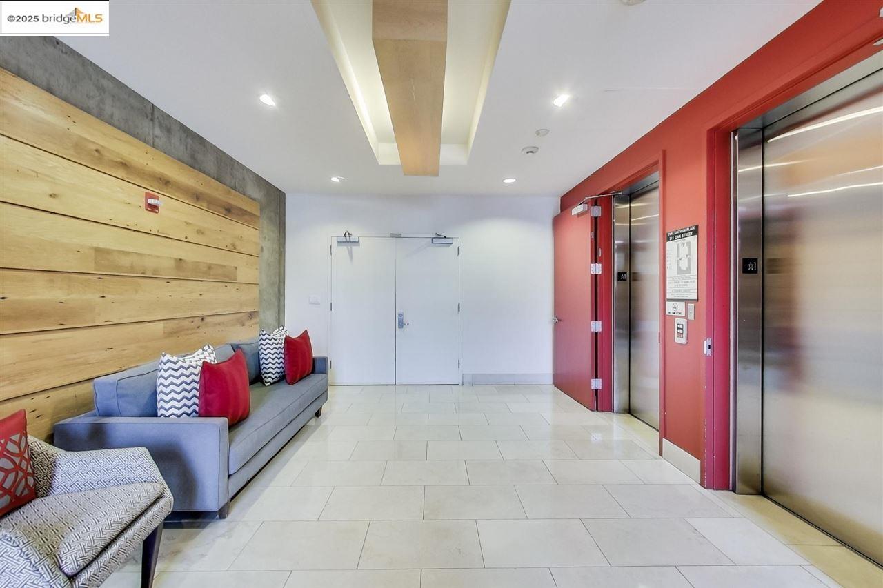311 Oak Street, Unit 337 Oakland, CA 94607 - Photo 13 of 38 a living room with furniture