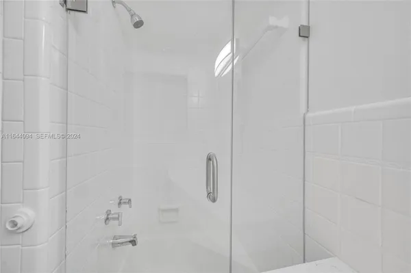 $7,500 | 630 Northeast 117th Street, Biscayne Park, FL 33161