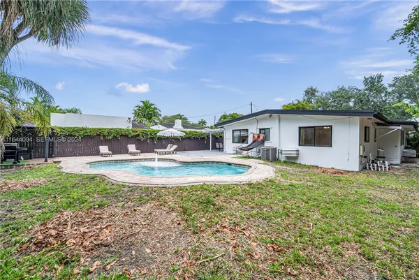 $7,500 | 630 Northeast 117th Street, Biscayne Park, FL 33161