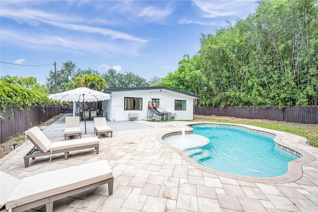 $7,500 | 630 Northeast 117th Street, Biscayne Park, FL 33161