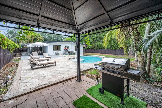 $7,500 | 630 Northeast 117th Street, Biscayne Park, FL 33161