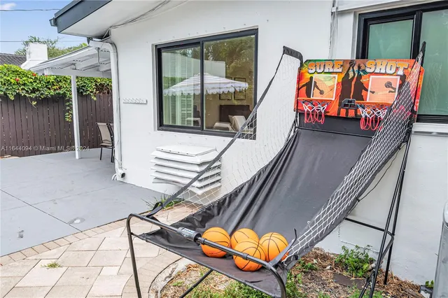 $7,500 | 630 Northeast 117th Street, Biscayne Park, FL 33161