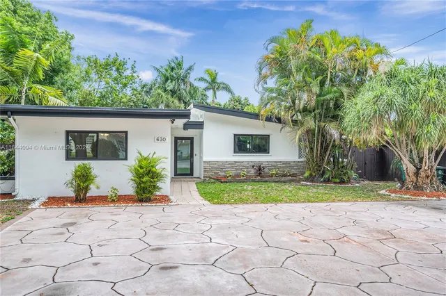 $7,500 | 630 Northeast 117th Street, Biscayne Park, FL 33161