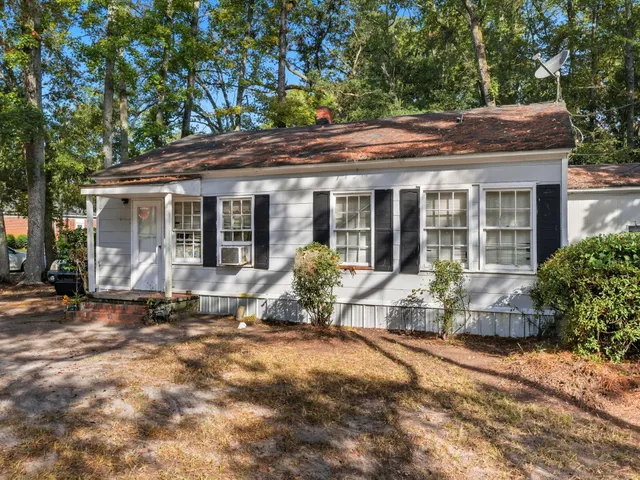 $60,000 | 108 Gilland Avenue, Unit A & B, Kingstree, SC 29556