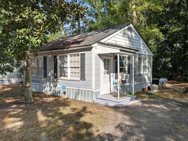 $60,000 | 108 Gilland Avenue, Unit A & B, Kingstree, SC 29556
