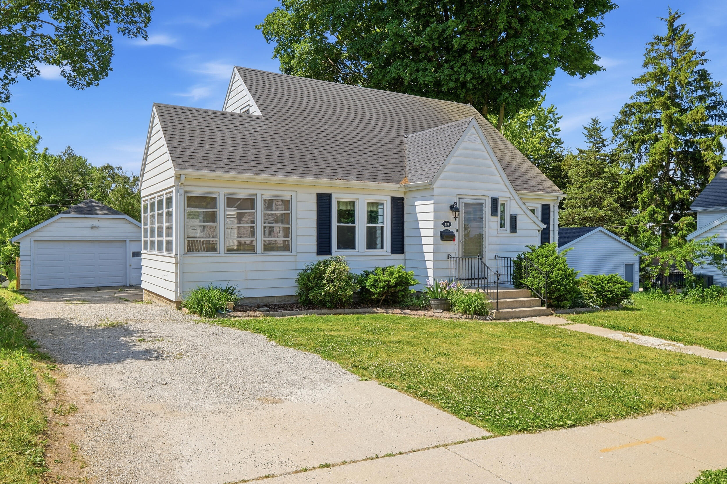 418 East Racine Street Jefferson, WI 53549 - Photo 2 of 34 Front with garage