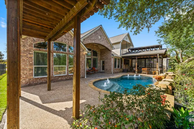 a outdoor space with lots of furniture and appliances