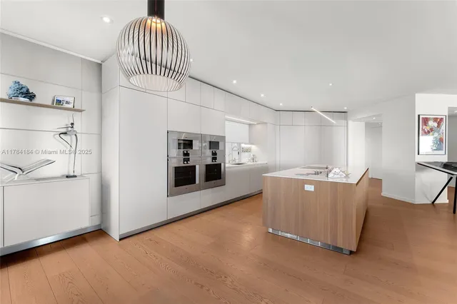 a view of livingroom with furniture and windows