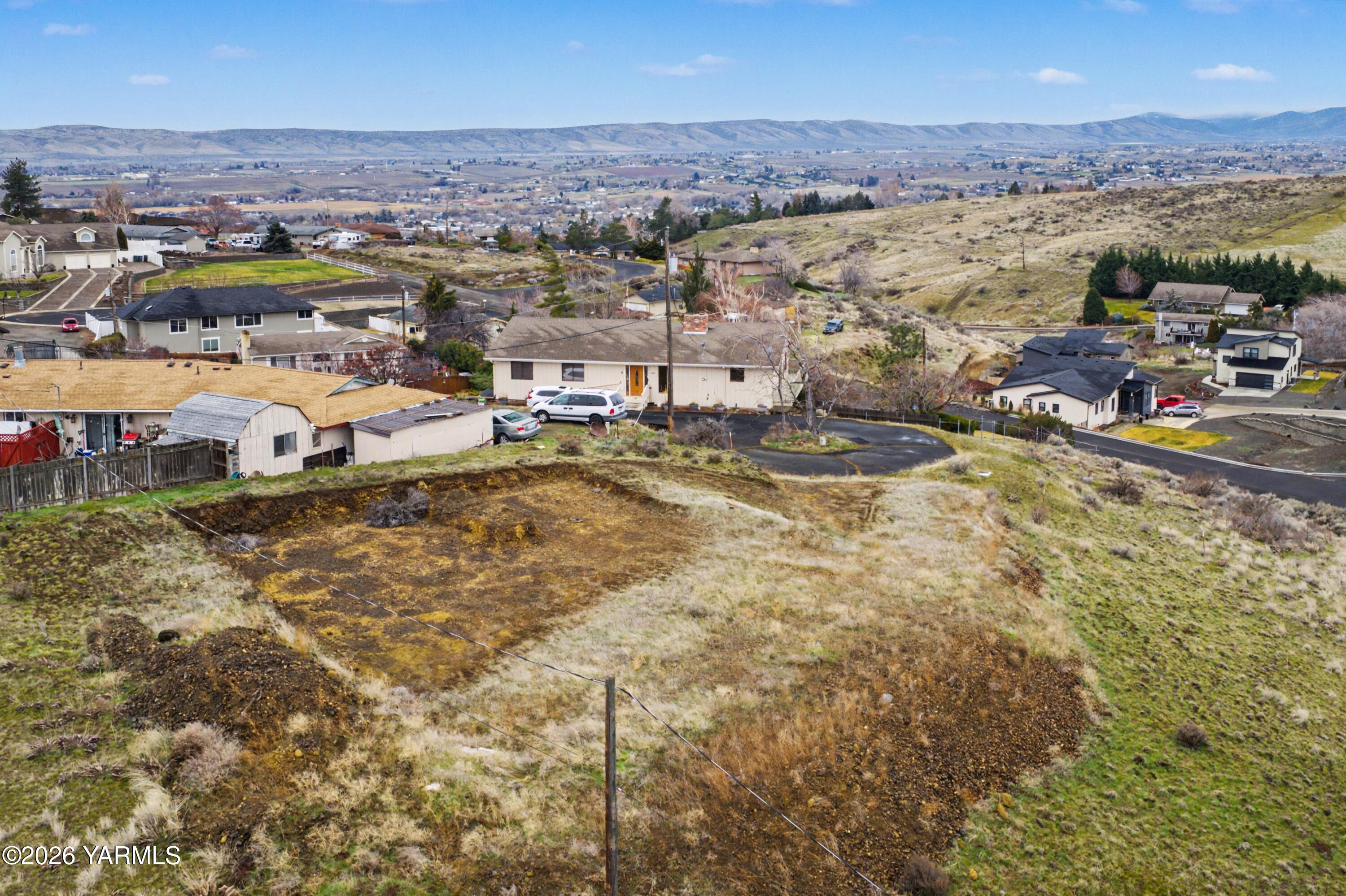 8105 Viewcrest Way Yakima, WA 98908 - Photo 4 of 12 e56f5e23-b8f5-4499-9a9a-1bbc3e14ac10-enh