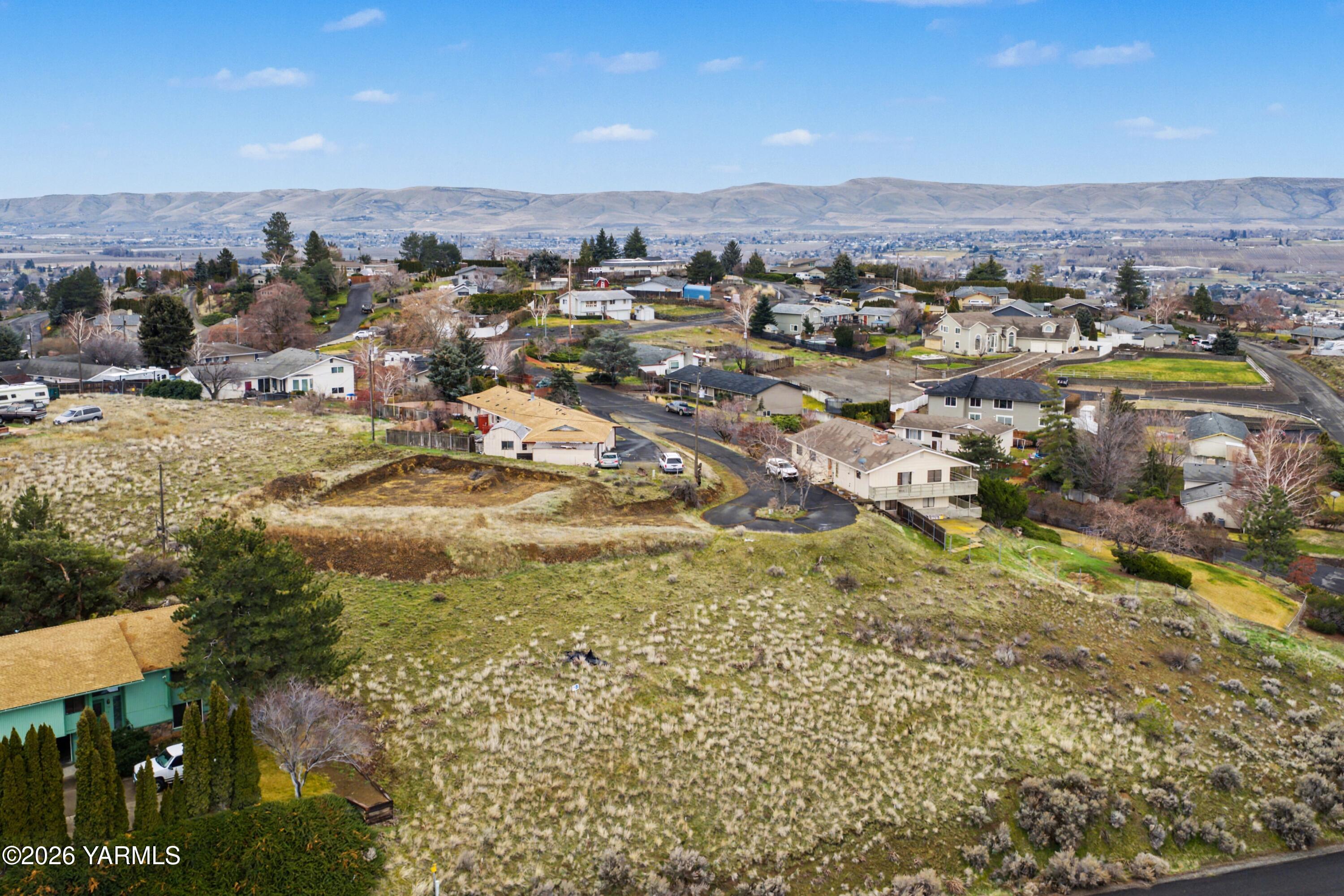 8105 Viewcrest Way Yakima, WA 98908 - Photo 7 of 12 90146d66-5c33-43b6-b495-5c02978f5bf4-enh