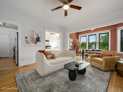 $385,000 | 1310 West Montrose Avenue, Unit 3, Chicago, IL 60613