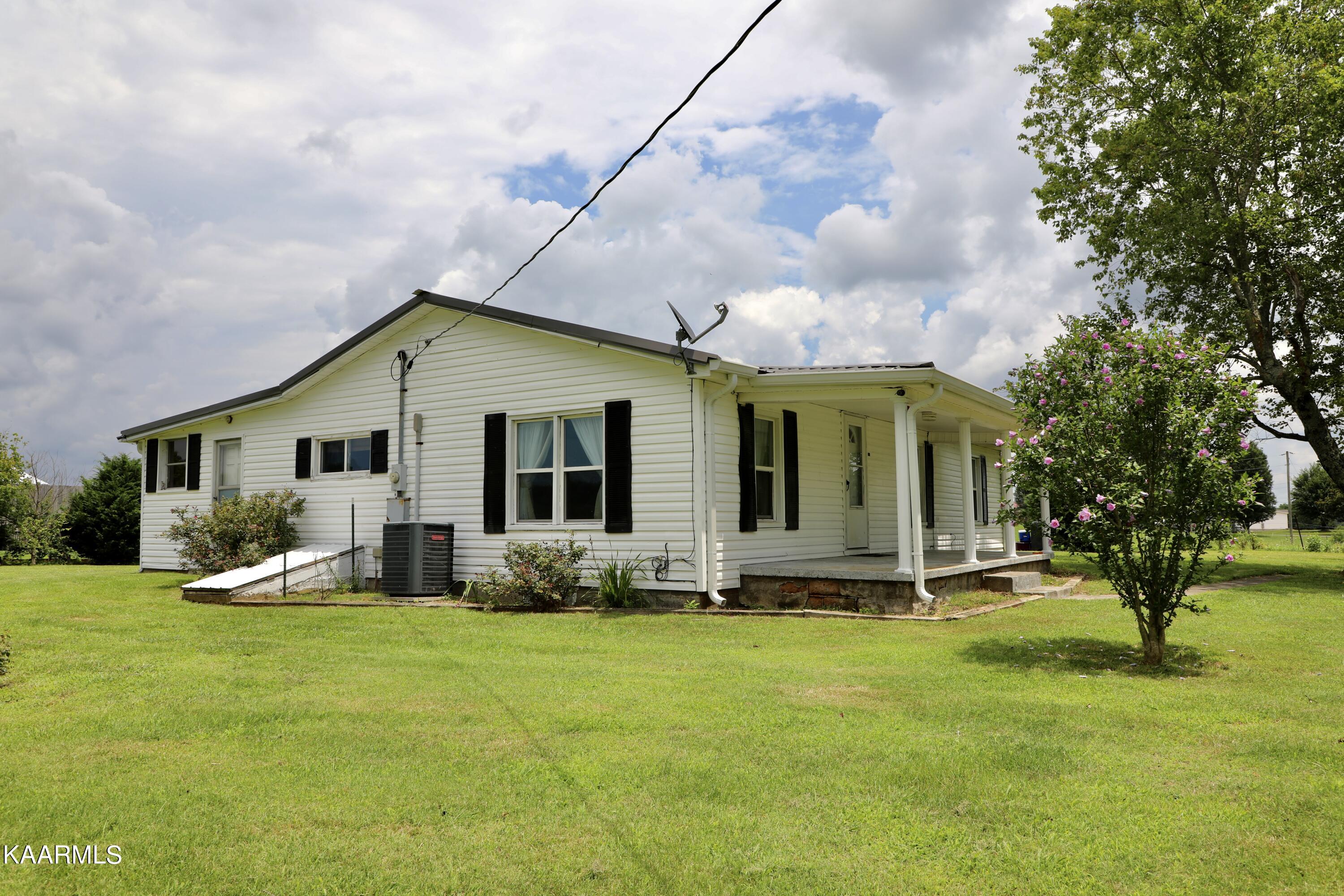 297 County Road 312 Sweetwater, TN 37874 - Photo 3 of 35 Side