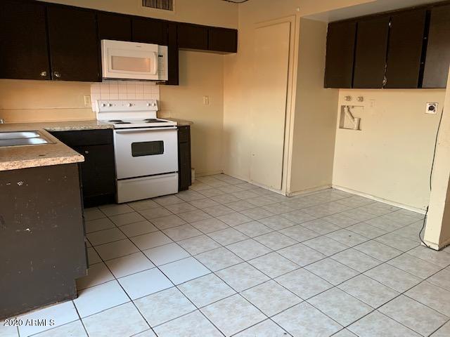 4625 West Thomas Road, Unit 53 Phoenix, AZ 85031 - Photo 4 of 10 IMG_7685