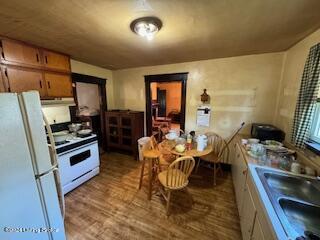 402 Polk Street Perryville, KY 40468 - Photo 6 of 21 IMG_0376