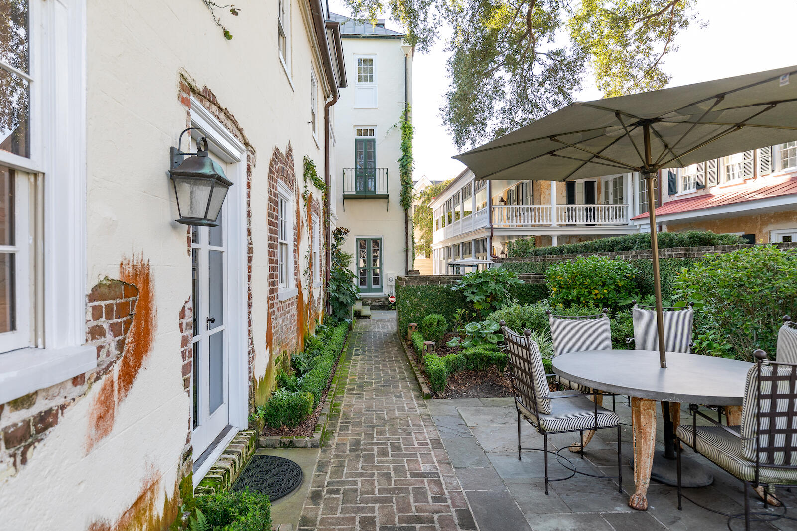 24 Church Street Charleston, SC 29401 - Photo 57 of 72 24ChurchSt-KeenEyeMarketing-093