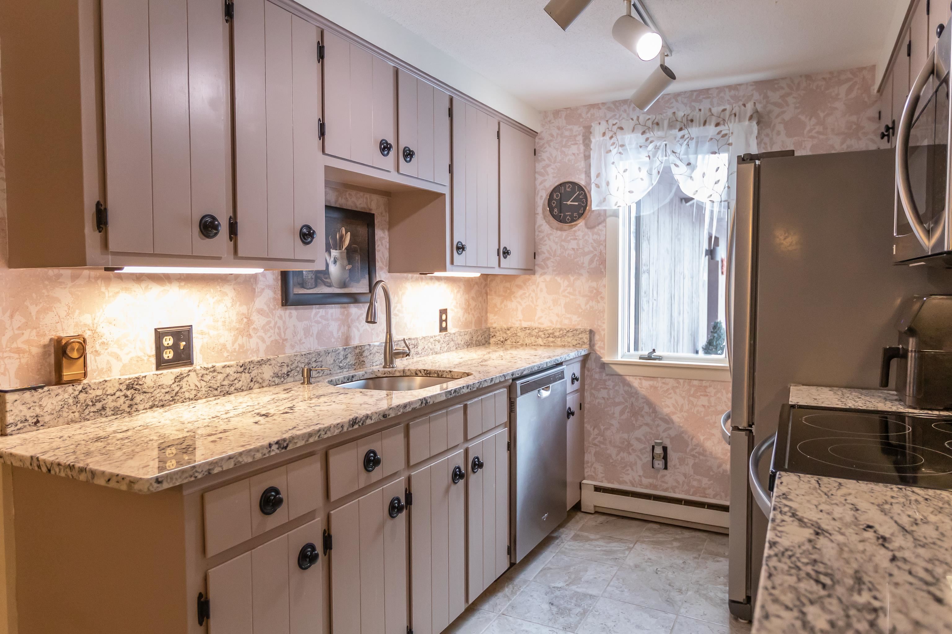 60 College Overlook, Unit 60 Grantham, NH 03753 - Photo 4 of 40