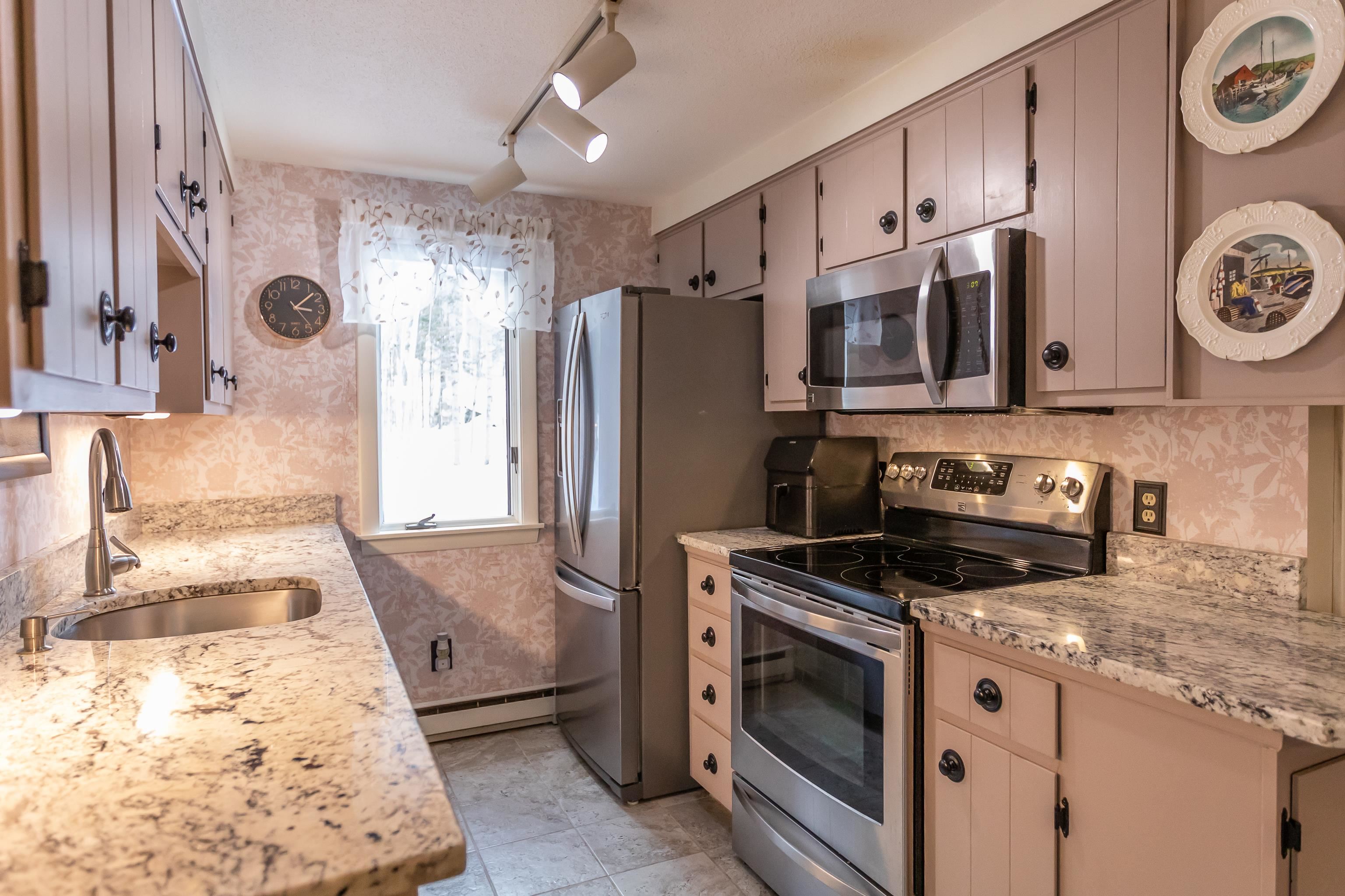 60 College Overlook, Unit 60 Grantham, NH 03753 - Photo 5 of 40