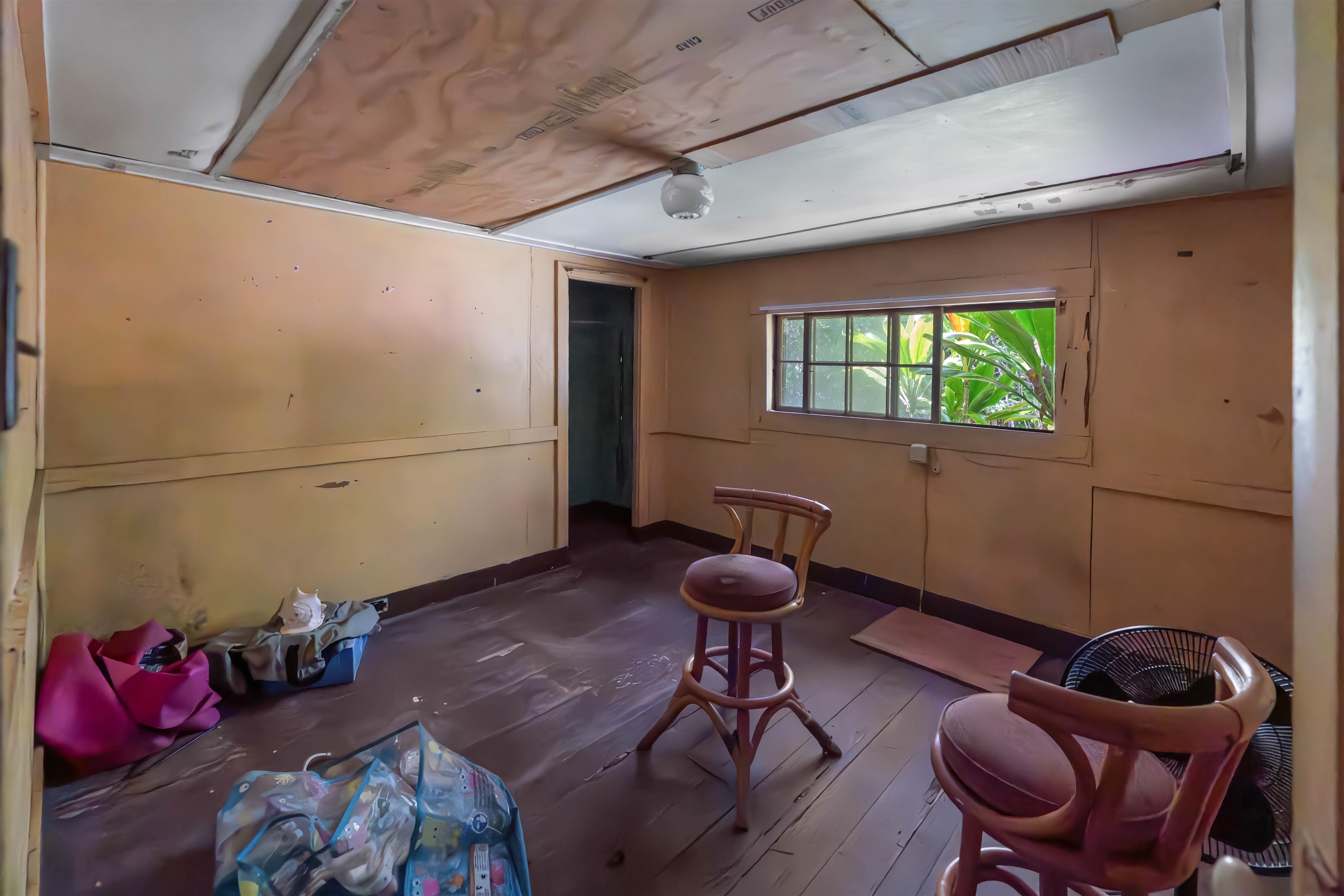 262 Wailua Road Haiku, HI 96708 - Photo 15 of 38 a room with furniture and a rug