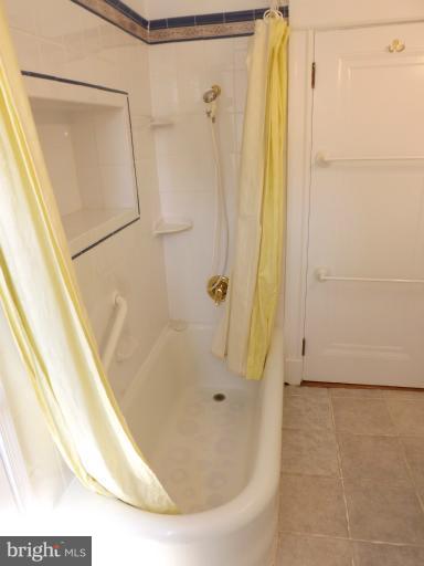2015 Glen Ross Road Silver Spring, MD 20910 - Photo 11 of 28 Note the curved tub, updated tile work as well