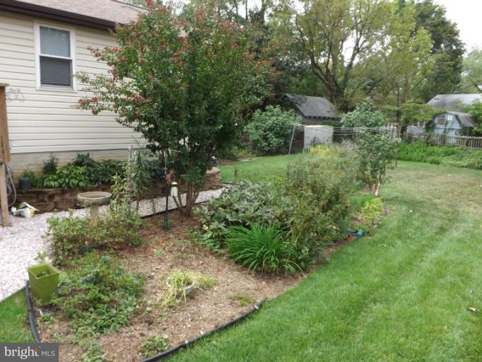 2015 Glen Ross Road Silver Spring, MD 20910 - Photo 16 of 28 Large fenced back yard