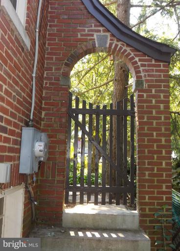 2015 Glen Ross Road Silver Spring, MD 20910 - Photo 21 of 28 Note the unique architectural design,