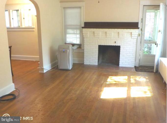 2015 Glen Ross Road Silver Spring, MD 20910 - Photo 4 of 28 Living Room