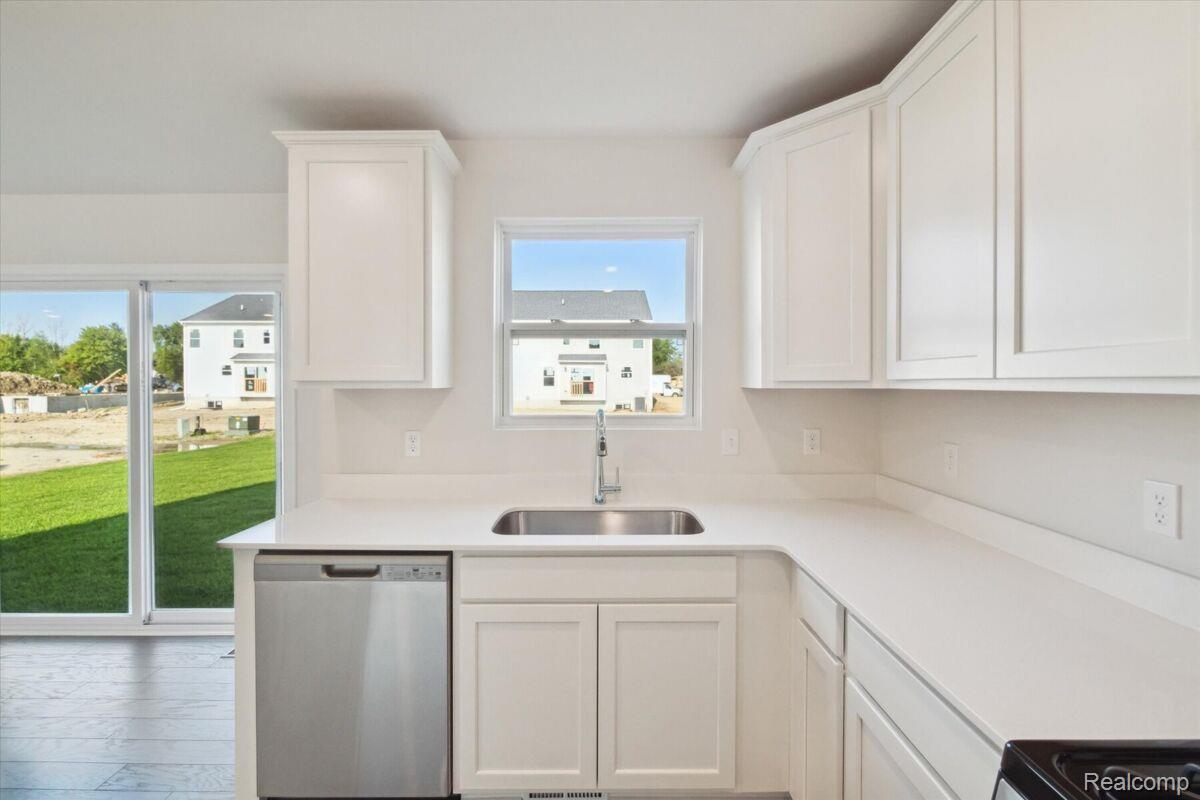 4119 Sedgeview Circle Howell, MI 48855 - Photo 8 of 19 Kitchen