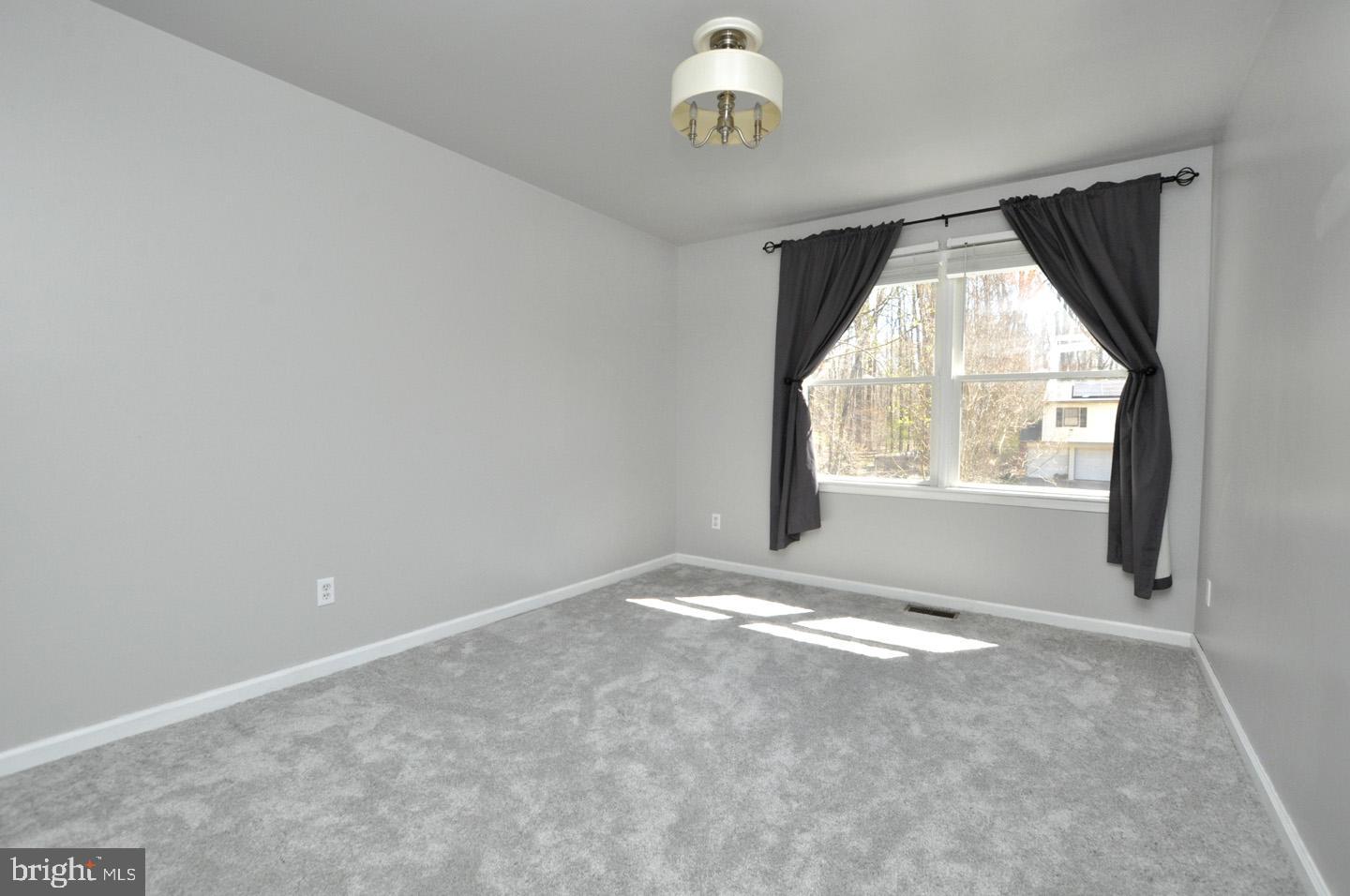 45 Sherri Way Pine Hill, NJ 08021 - Photo 19 of 31 an empty room with a window