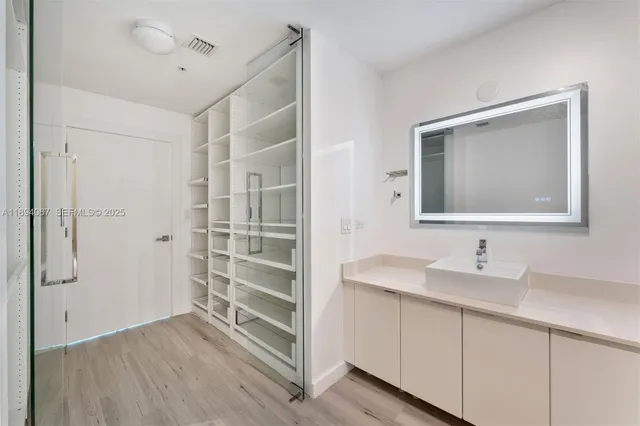 $5,900 | 3301 Northeast 1st Avenue, Unit M0501, Miami, FL 33137