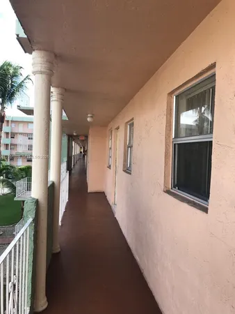 $1,800 | 1655 West 44th Place, Unit 304, Hialeah, FL 33012