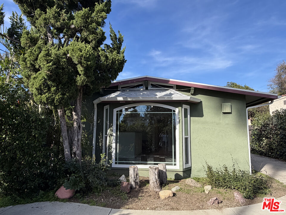 281 Stanton Street, Unit 2 Pasadena, CA 91103 - Photo 1 of 12