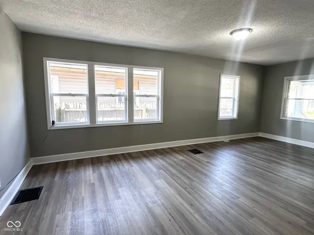 $1,400 | 2921 East Brookside Avenue, Indianapolis, IN 46218