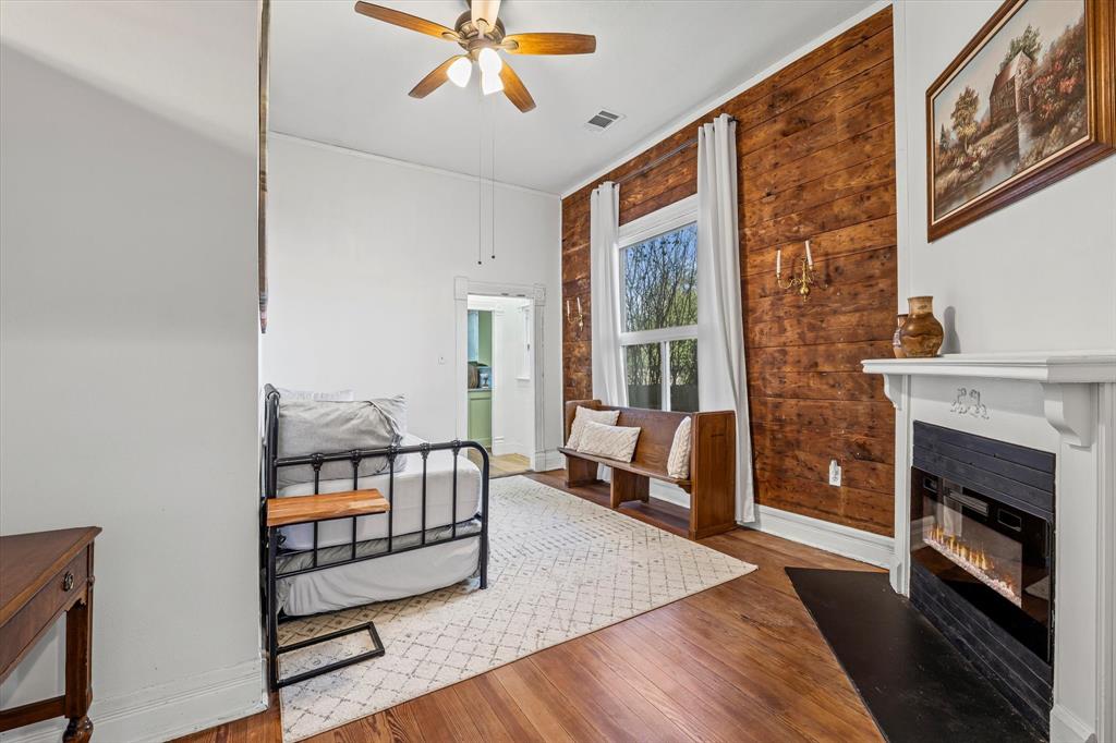 1618 North 6th Street Waco, TX 76707 - Photo 13 of 36 a living room with furniture fireplace and flat screen tv