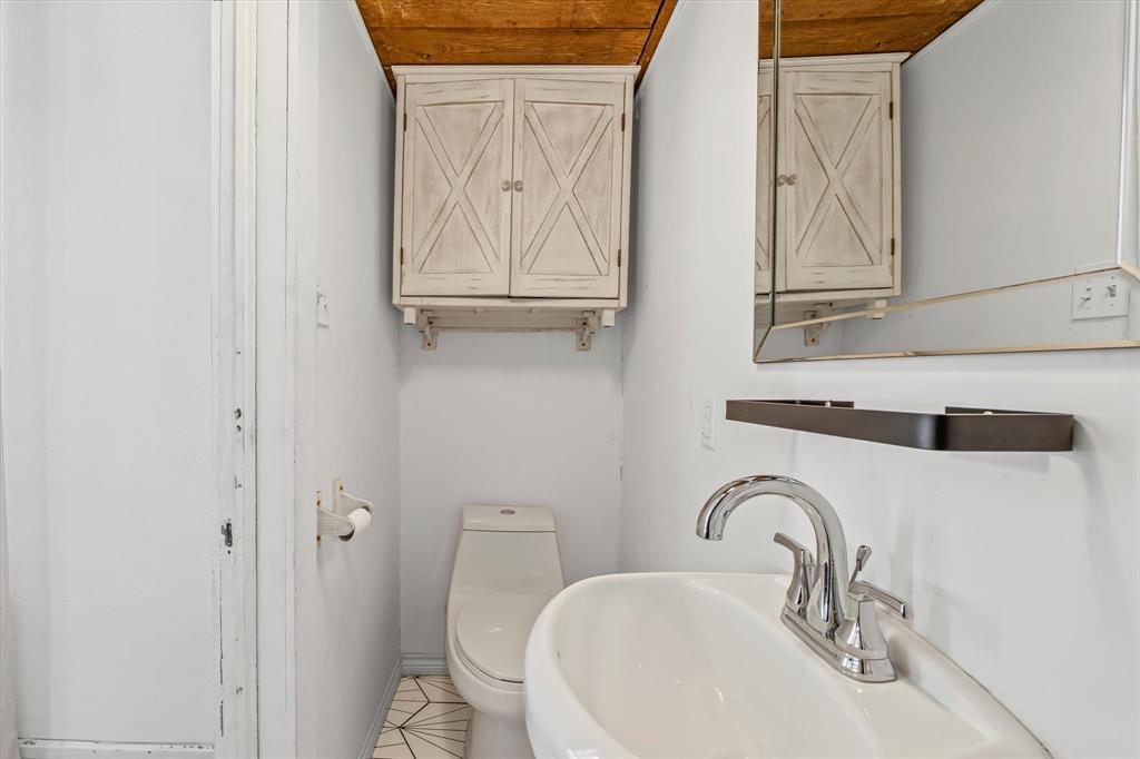 1618 North 6th Street Waco, TX 76707 - Photo 19 of 36 a bathroom with a sink and a mirror