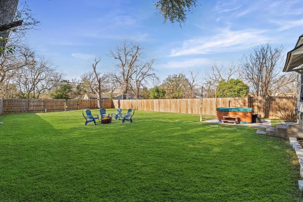 1618 North 6th Street Waco, TX 76707 - Photo 25 of 36 a view of a park with large trees